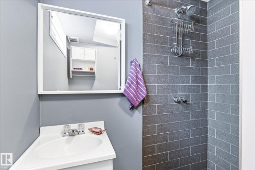 4315 105A Avenue, Edmonton, AB - Indoor Photo Showing Bathroom