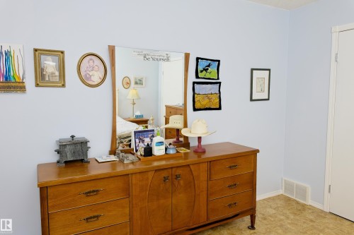 5238 43 Street, Barrhead, AB - Indoor