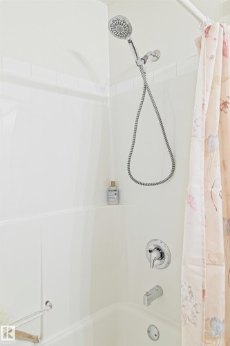 5238 43 Street, Barrhead, AB - Indoor Photo Showing Bathroom