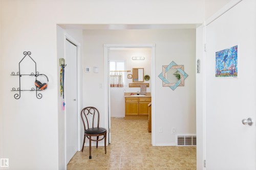 5238 43 Street, Barrhead, AB - Indoor