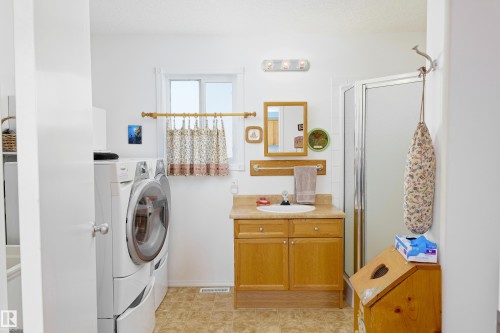 5238 43 Street, Barrhead, AB - Indoor Photo Showing Laundry Room