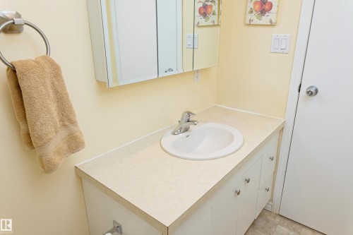 5238 43 Street, Barrhead, AB - Indoor Photo Showing Bathroom