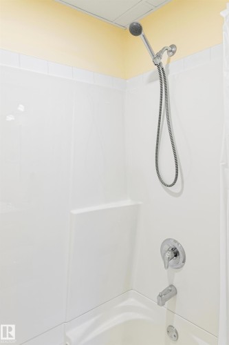 5238 43 Street, Barrhead, AB - Indoor Photo Showing Bathroom