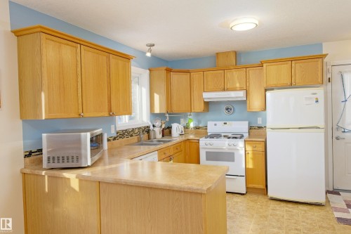 5238 43 Street, Barrhead, AB - Indoor Photo Showing Kitchen With Double Sink