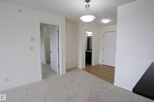 The property features light-colored carpeting, white walls, and white trim - 405 534 Watt Boulevard, Edmonton, AB - Indoor Photo Showing Other Room