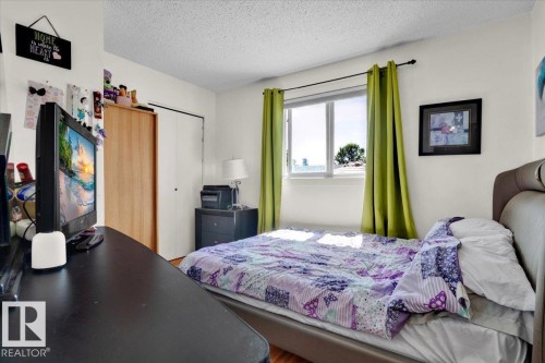 10027 173 Avenue, Edmonton, AB - Indoor Photo Showing Bedroom