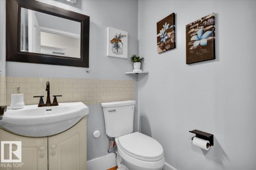 10027 173 Avenue, Edmonton, AB - Indoor Photo Showing Bathroom