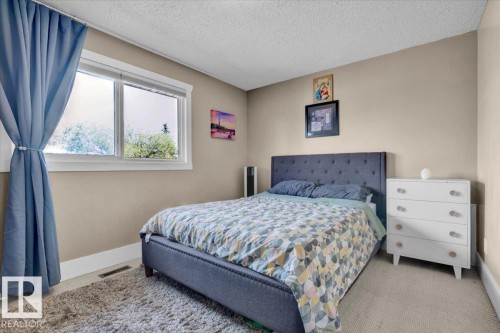 10027 173 Avenue, Edmonton, AB - Indoor Photo Showing Bedroom