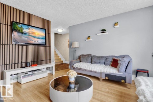 10027 173 Avenue, Edmonton, AB - Indoor Photo Showing Living Room