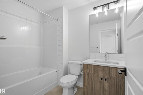 1227 Cristall Way, Edmonton, AB - Indoor Photo Showing Bathroom