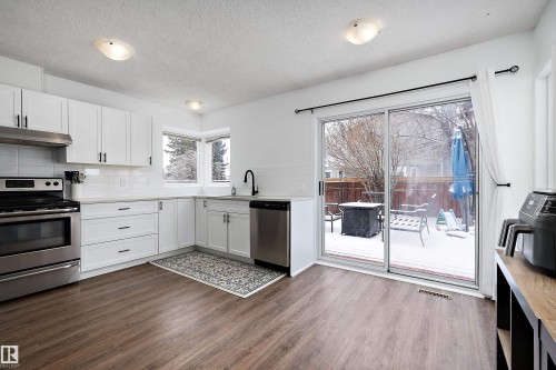 49 Deerbourne Drive, St. Albert, AB - Indoor Photo Showing Kitchen With Stainless Steel Kitchen