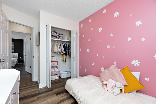49 Deerbourne Drive, St. Albert, AB - Indoor Photo Showing Bedroom