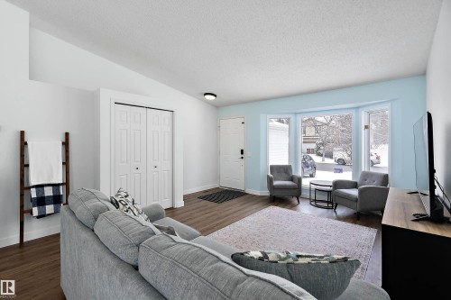 49 Deerbourne Drive, St. Albert, AB - Indoor Photo Showing Living Room