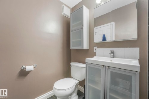4 9835 82 Avenue, Edmonton, AB - Indoor Photo Showing Bathroom