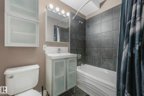 4 9835 82 Avenue, Edmonton, AB - Indoor Photo Showing Bathroom
