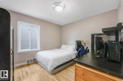 4 9835 82 Avenue, Edmonton, AB - Indoor Photo Showing Bedroom