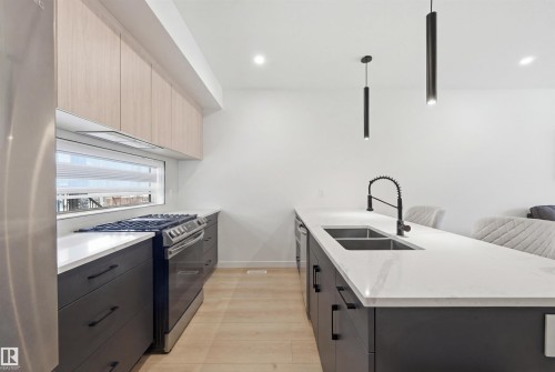3 12204 121 Avenue, Edmonton, AB - Indoor Photo Showing Kitchen With Double Sink With Upgraded Kitchen