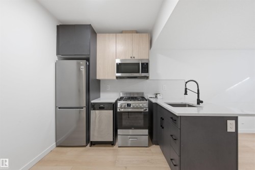 3 12204 121 Avenue, Edmonton, AB - Indoor Photo Showing Kitchen