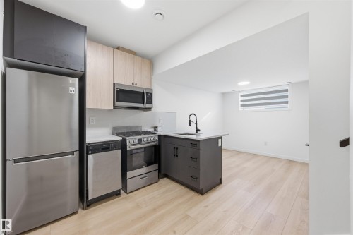 3 12204 121 Avenue, Edmonton, AB - Indoor Photo Showing Kitchen