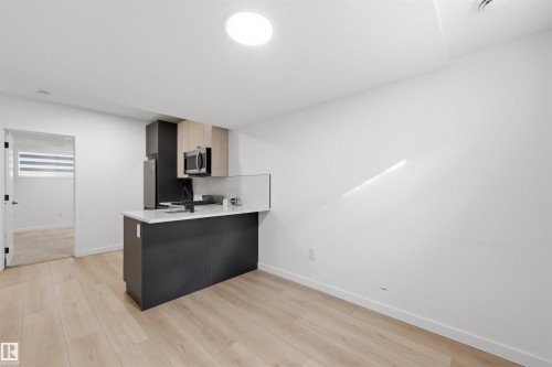 3 12204 121 Avenue, Edmonton, AB - Indoor Photo Showing Kitchen