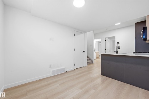 3 12204 121 Avenue, Edmonton, AB - Indoor
