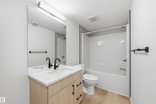 3 12204 121 Avenue, Edmonton, AB - Indoor Photo Showing Bathroom