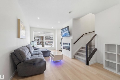 3 12204 121 Avenue, Edmonton, AB - Indoor Photo Showing Other Room