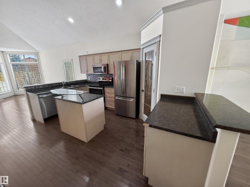 6 Briarwood Village, Stony Plain, AB - Indoor Photo Showing Kitchen