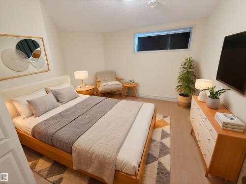 6 Briarwood Village, Stony Plain, AB - Indoor Photo Showing Bedroom