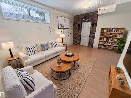 6 Briarwood Village, Stony Plain, AB - Indoor Photo Showing Living Room
