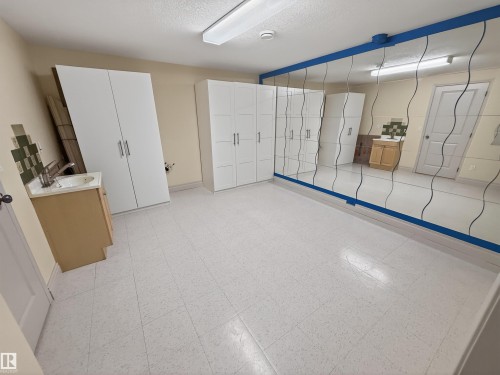 6 Briarwood Village, Stony Plain, AB - Indoor Photo Showing Other Room