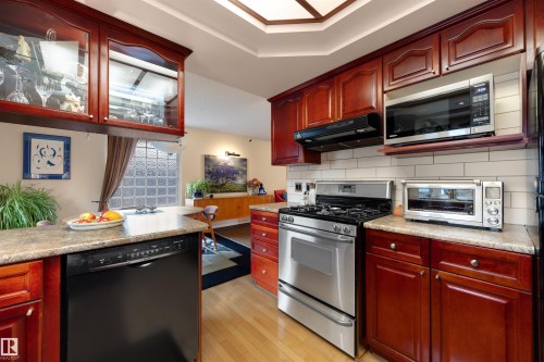 12219 42A Avenue, Edmonton, AB - Indoor Photo Showing Kitchen