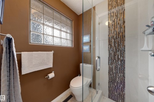 12219 42A Avenue, Edmonton, AB - Indoor Photo Showing Bathroom