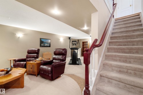 12219 42A Avenue, Edmonton, AB - Indoor Photo Showing Other Room