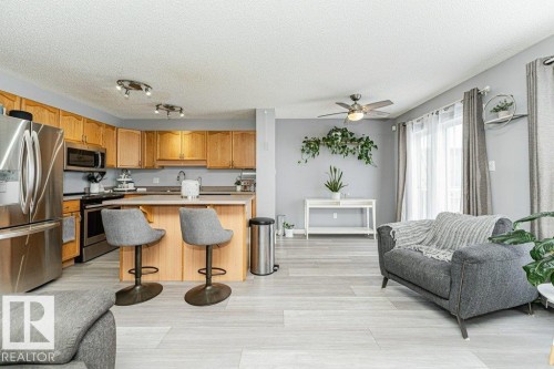 9136 166 Avenue, Edmonton, AB - Indoor Photo Showing Kitchen