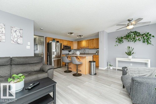 9136 166 Avenue, Edmonton, AB - Indoor Photo Showing Living Room