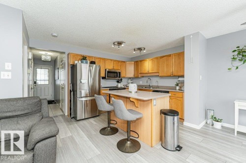 9136 166 Avenue, Edmonton, AB - Indoor Photo Showing Kitchen
