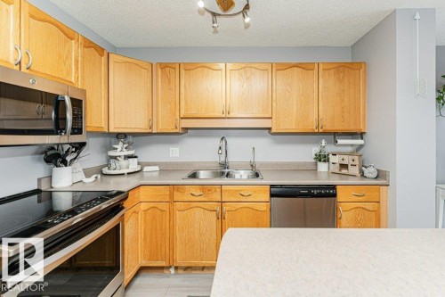 9136 166 Avenue, Edmonton, AB - Indoor Photo Showing Kitchen With Double Sink