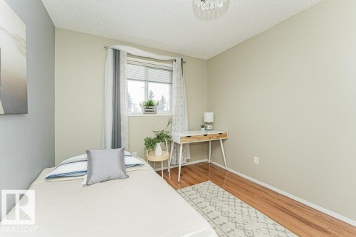 9136 166 Avenue, Edmonton, AB - Indoor Photo Showing Bedroom