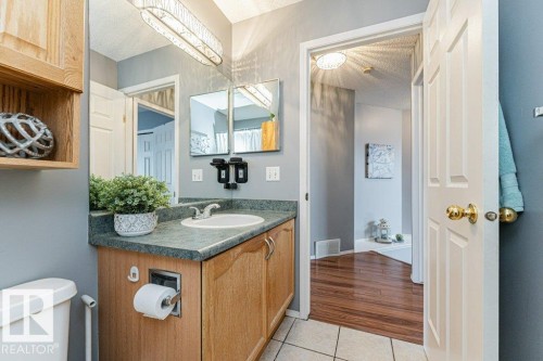 9136 166 Avenue, Edmonton, AB - Indoor Photo Showing Bathroom