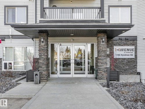 457 1196 HYNDMAN Road  Edmonton, AB T5A 0X8