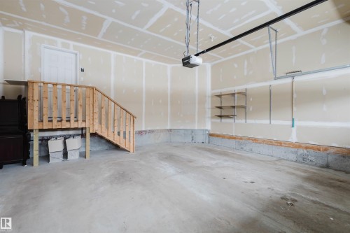 1957 Ainslie Link, Edmonton, AB - Indoor Photo Showing Garage