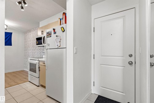 413 17003 67 Avenue, Edmonton, AB - Indoor Photo Showing Kitchen