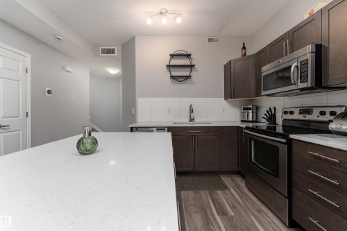 23 6520 2 Avenue, Edmonton, AB - Indoor Photo Showing Kitchen With Upgraded Kitchen