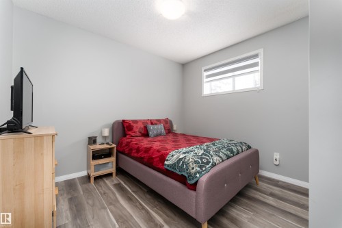 23 6520 2 Avenue, Edmonton, AB - Indoor Photo Showing Bedroom