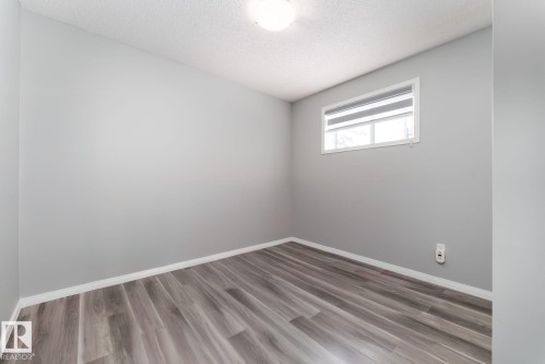 23 6520 2 Avenue, Edmonton, AB - Indoor Photo Showing Other Room