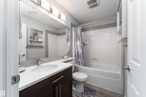23 6520 2 Avenue, Edmonton, AB - Indoor Photo Showing Bathroom