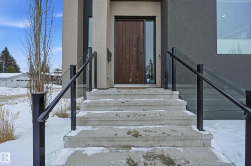 44B Valleyview Crescent, Edmonton, AB - Outdoor With Exterior