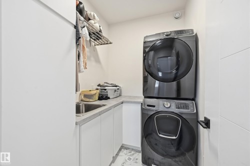 44B Valleyview Crescent, Edmonton, AB - Indoor Photo Showing Laundry Room