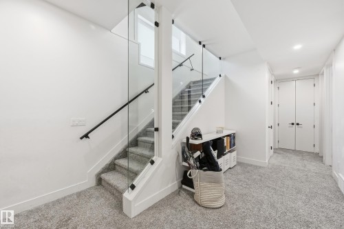 44B Valleyview Crescent, Edmonton, AB - Indoor Photo Showing Other Room